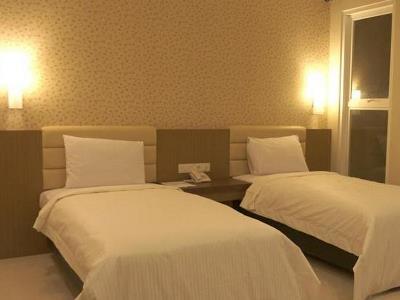 Life Emerald Hotel Surabaya Exterior foto